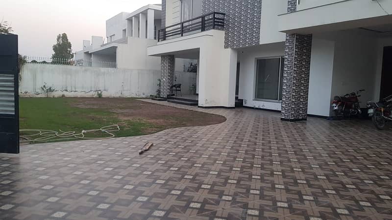 2 Kanal Dubble storey house available for sale in college Road Lahore 46