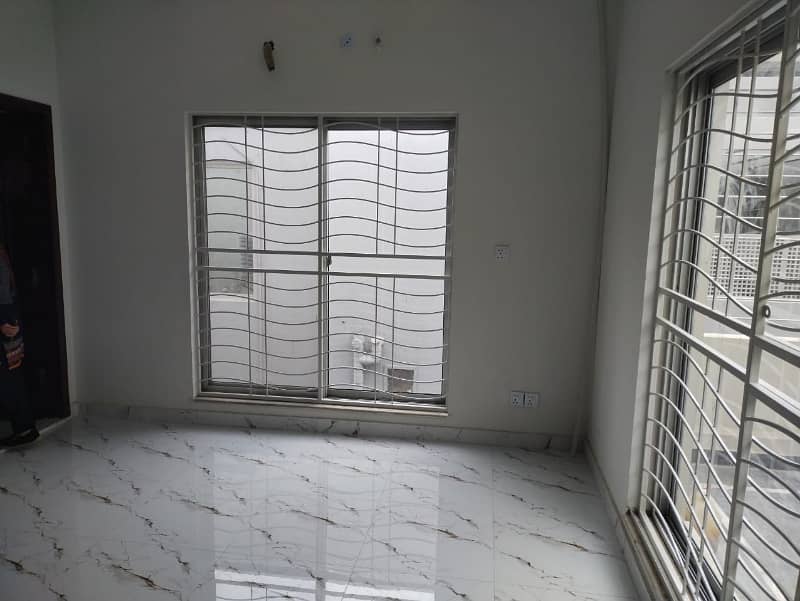 Majestic And Affordable 1 Kanal Upper Portion For Rent In DHA Phase 1,Block N, Lahore. 8