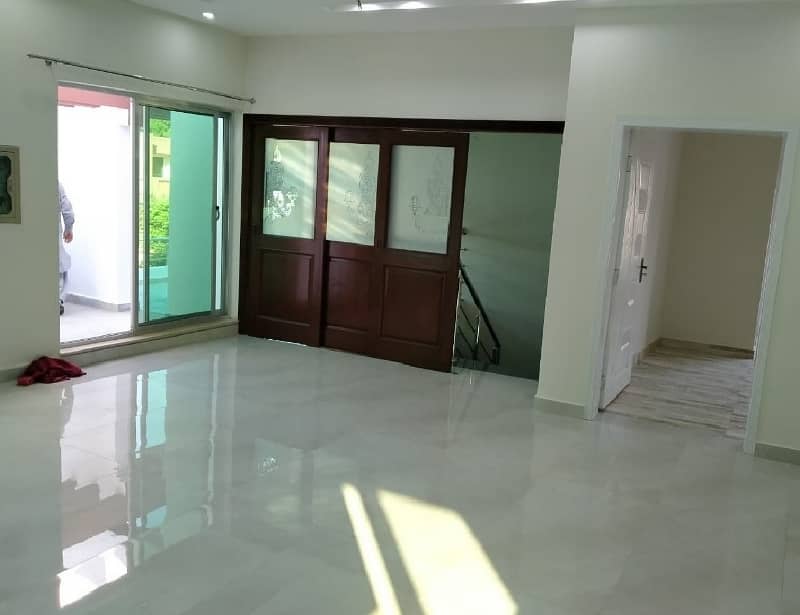 Majestic And Affordable 1 Kanal Upper Portion For Rent In DHA Phase 3,Block W, Lahore. 6