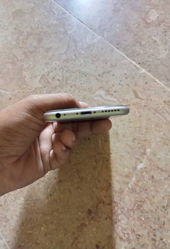 iphone 6s 32 gb 10/10 condition 3