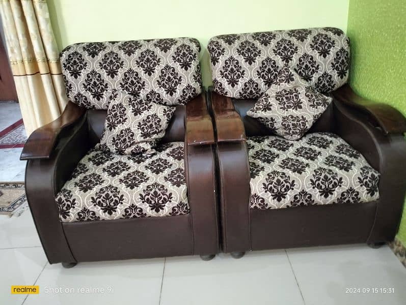 9 SEATER MASTER SOFA SET 10/10 CONDITION URGENT FOR SELL 1