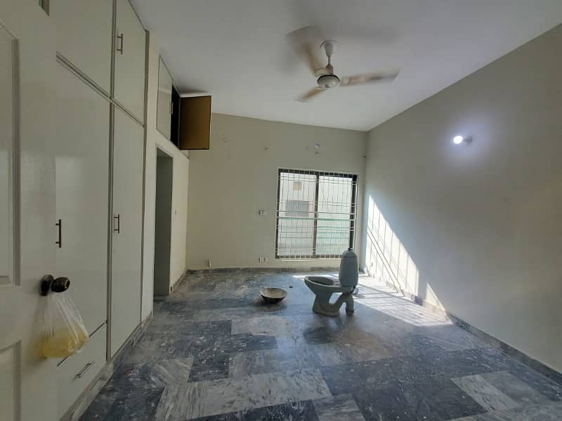 Majestic And Affordable 10 Marla Upper Portion For Rent In DHA Phase 1,Block J, Lahore. 4