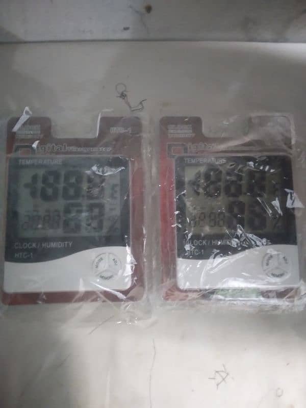 Digital stopwatch Digital temperatures clock 2