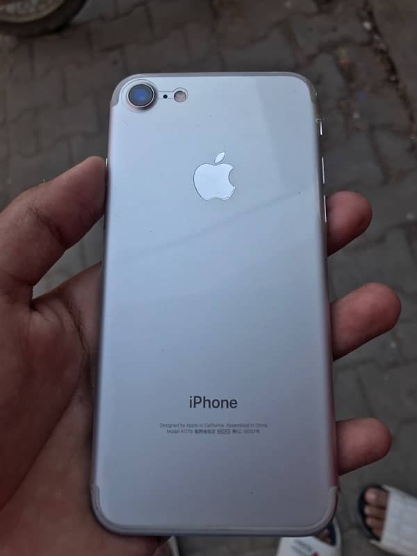 I phone 7 non pta 32 gb battery health 100 all ok 4