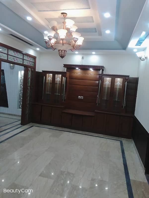 Vip beautiful 6 marla upper portion is available for rent in sabzazar lhr 6