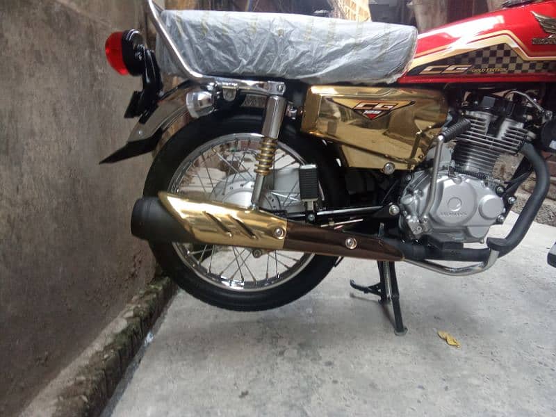 Honda CG 125s Gold Edition 2024 5