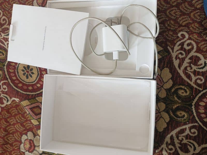 Ipad mini 6 with box and original charger 2