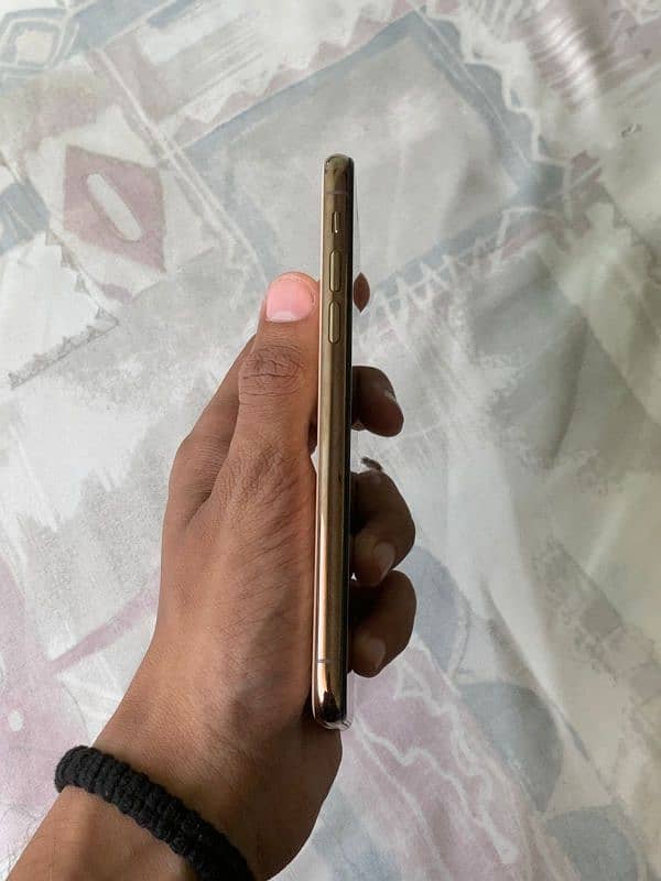 iphone xs 256 gb golden 7