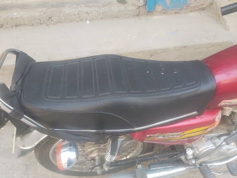 HONDA 125 GENINUNE SEAT 3