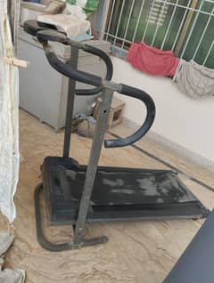 Manual Treadmill In running condition