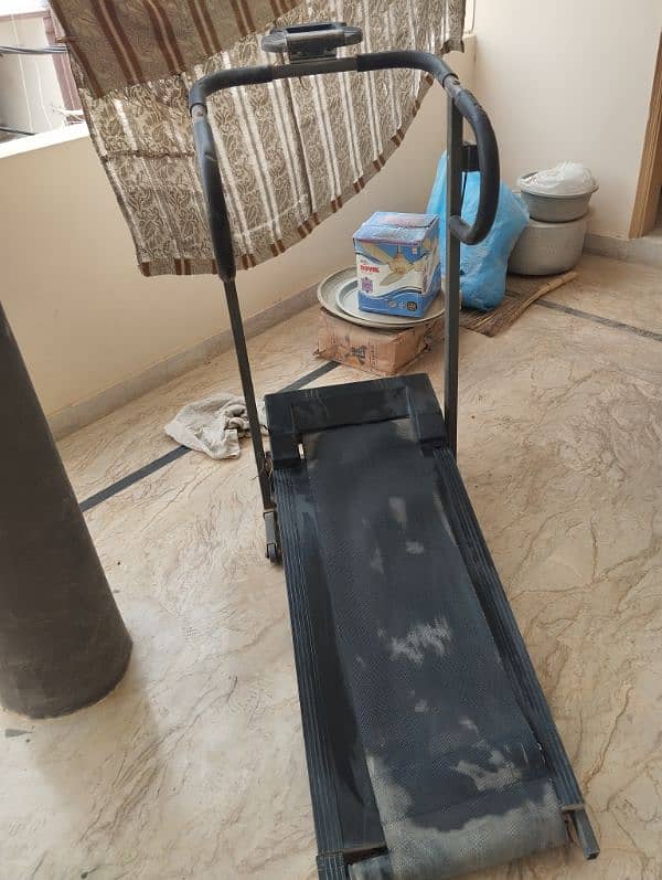 Manual Treadmill In running condition 2