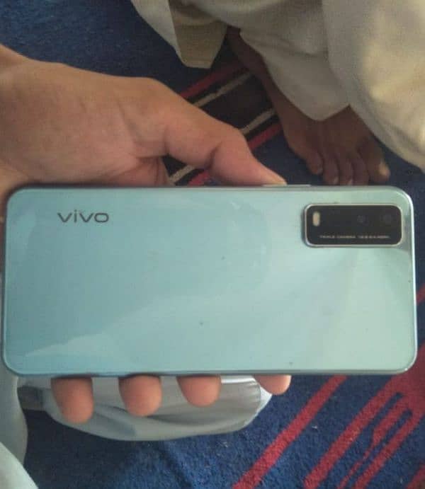 Vivo Y20 amazing condition urgent sell call on given num 4