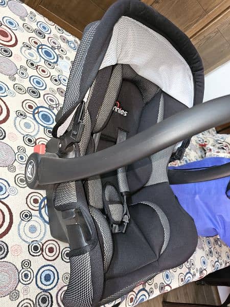 tinnies baby carry cot 1