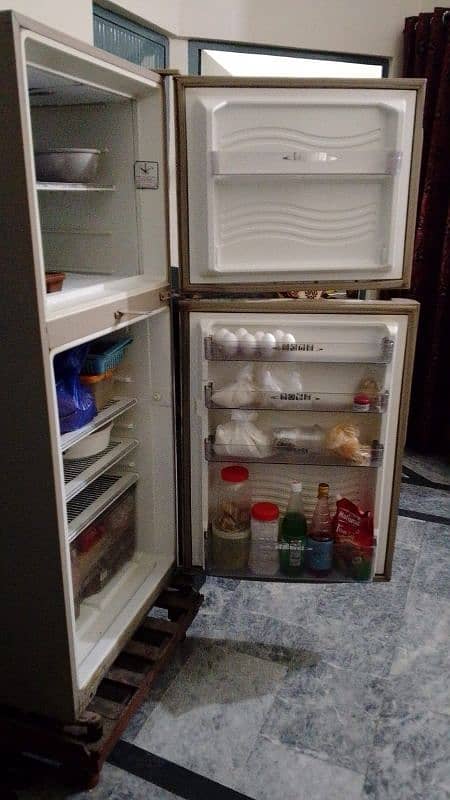 Dawlance Medium Size fridge 2