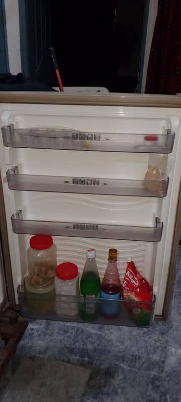 Dawlance Medium Size fridge 4