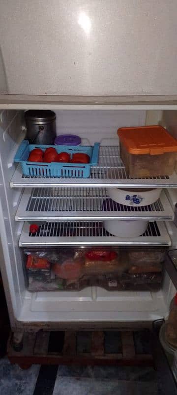 Dawlance Medium Size fridge 5