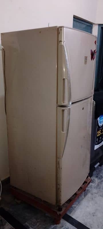 Dawlance Medium Size fridge 6