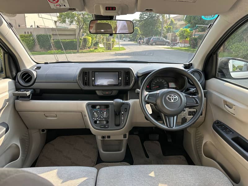 Toyota Passo X 2018 11