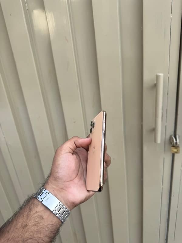 Iphone 11 pro (256 GB) factory unlock 1