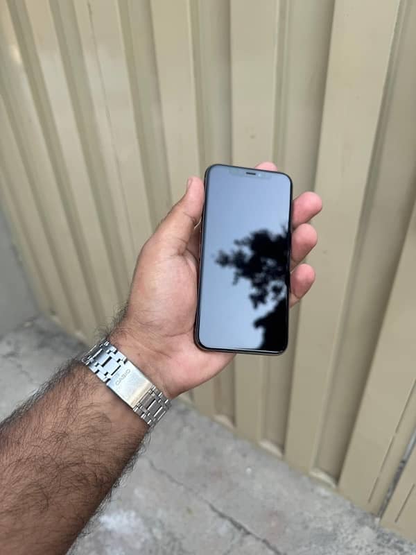 Iphone 11 pro (256 GB) factory unlock 5