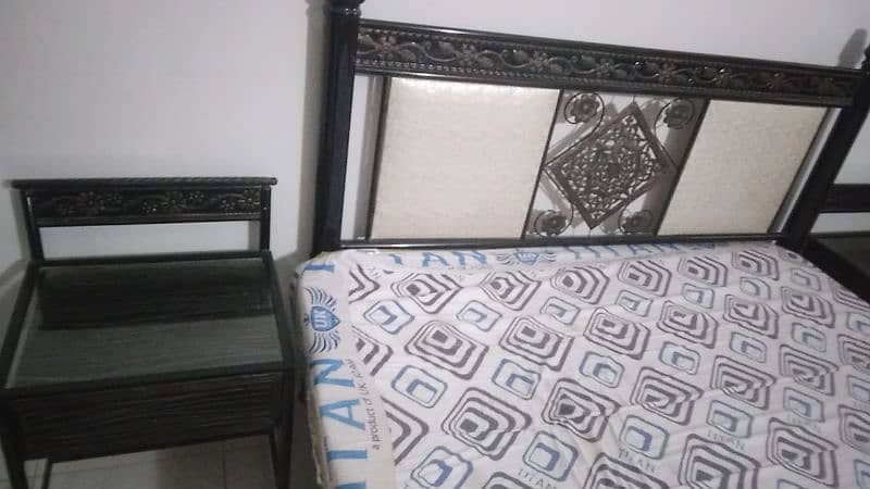 King size bed 2 sides table with matress 1