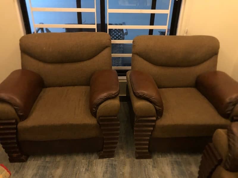 5 Seater Sofa for sale (Urgent) Serious buyers only 0