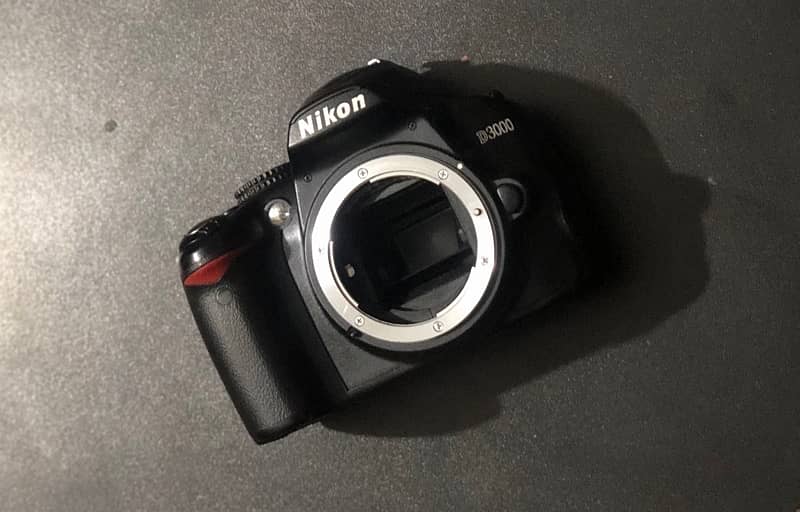 DSLR nikon d3000CAMERA 2