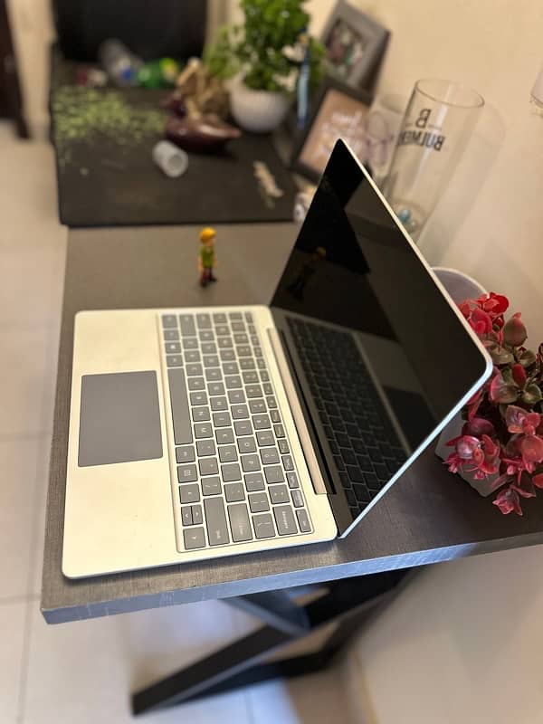 surface laptop go i5 10th gen 2