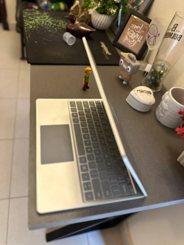 surface laptop go i5 10th gen 4