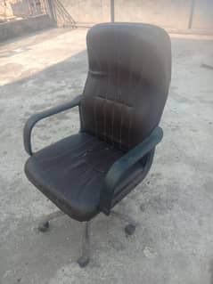 Executive Chairs For Sale Urgent in 4000 0