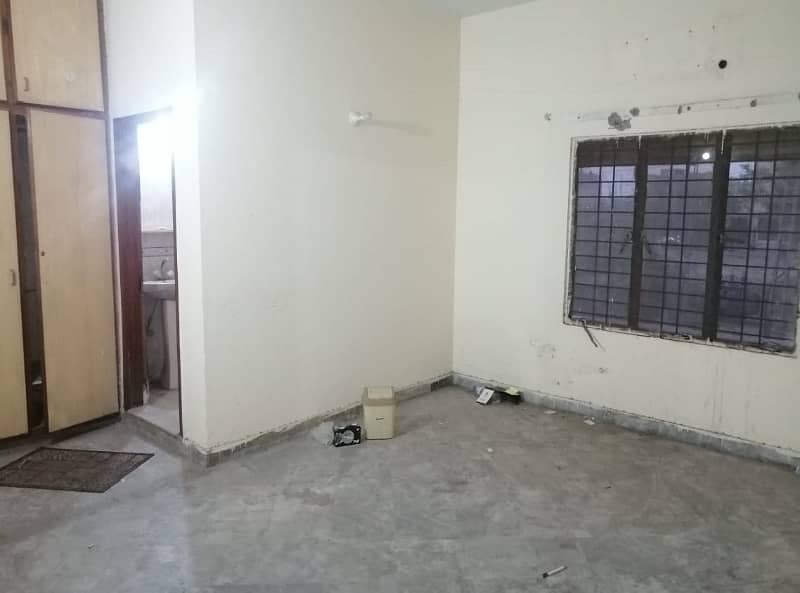 Prime Location 4 Marla 1st Floor Office For Rent In DHA Phase 2,Block Q, Lahore. 3