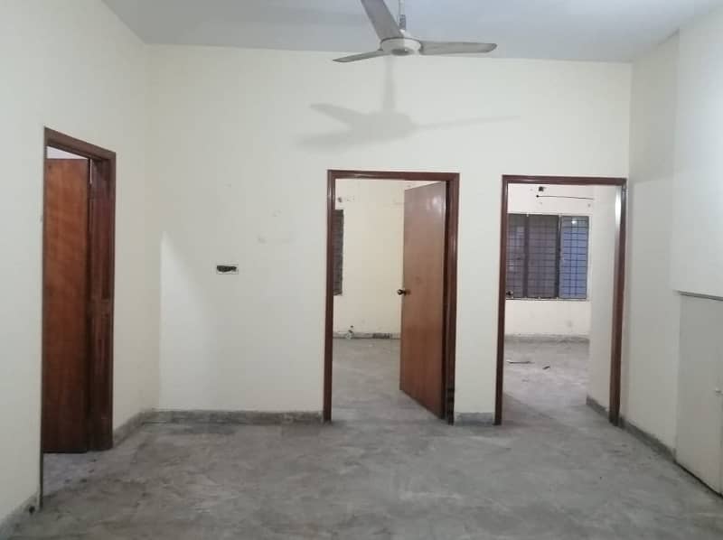 Prime Location 4 Marla 1st Floor Office For Rent In DHA Phase 2,Block Q, Lahore. 4