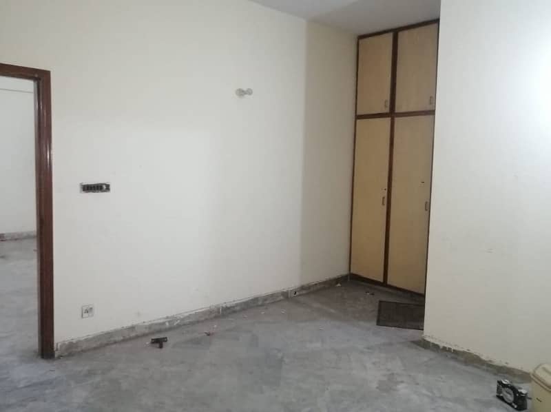 Prime Location 4 Marla 1st Floor Office For Rent In DHA Phase 2,Block Q, Lahore. 6