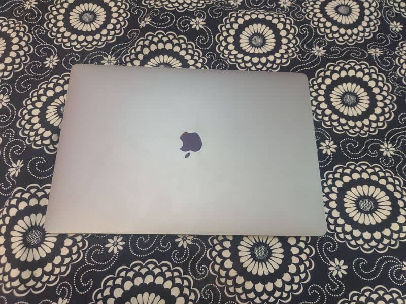 Macbook pro 2018 15" 0