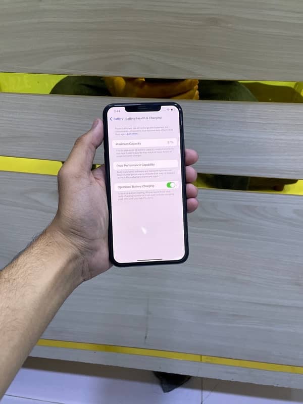 iphone 11pro max 256gb jv 4month sim time 3