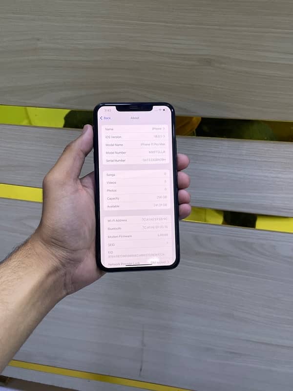 iphone 11pro max 256gb jv 4month sim time 7