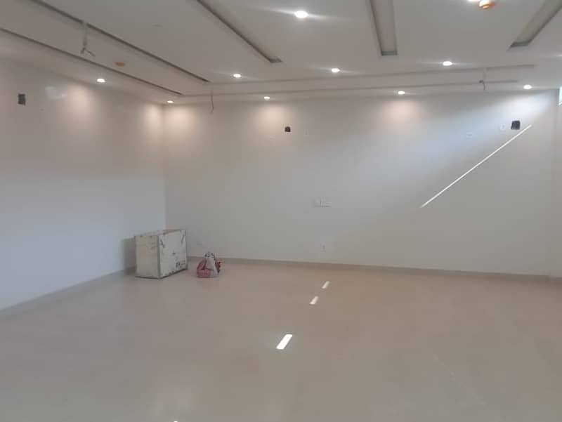 4 Marla 3rd commercial floor very near to DHA complex availble for rent 9