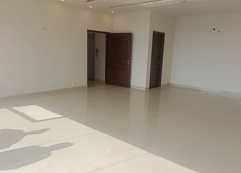 4 Marla 3rd commercial floor very near to DHA complex availble for rent 15