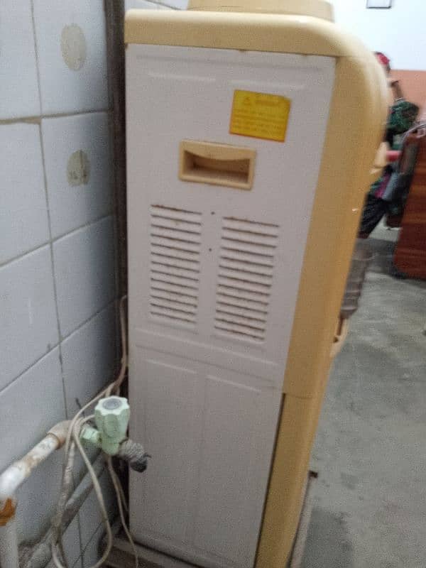 Dispenser For Sale In Good Condition 1