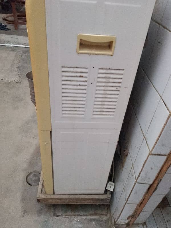 Dispenser For Sale In Good Condition 3