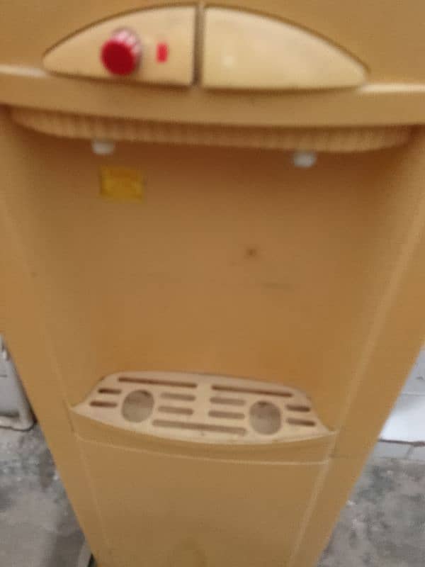 Dispenser For Sale In Good Condition 5