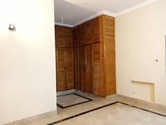 01 Kanal Upper portion Avilable For Rent in DHA Lahore Cantt 0