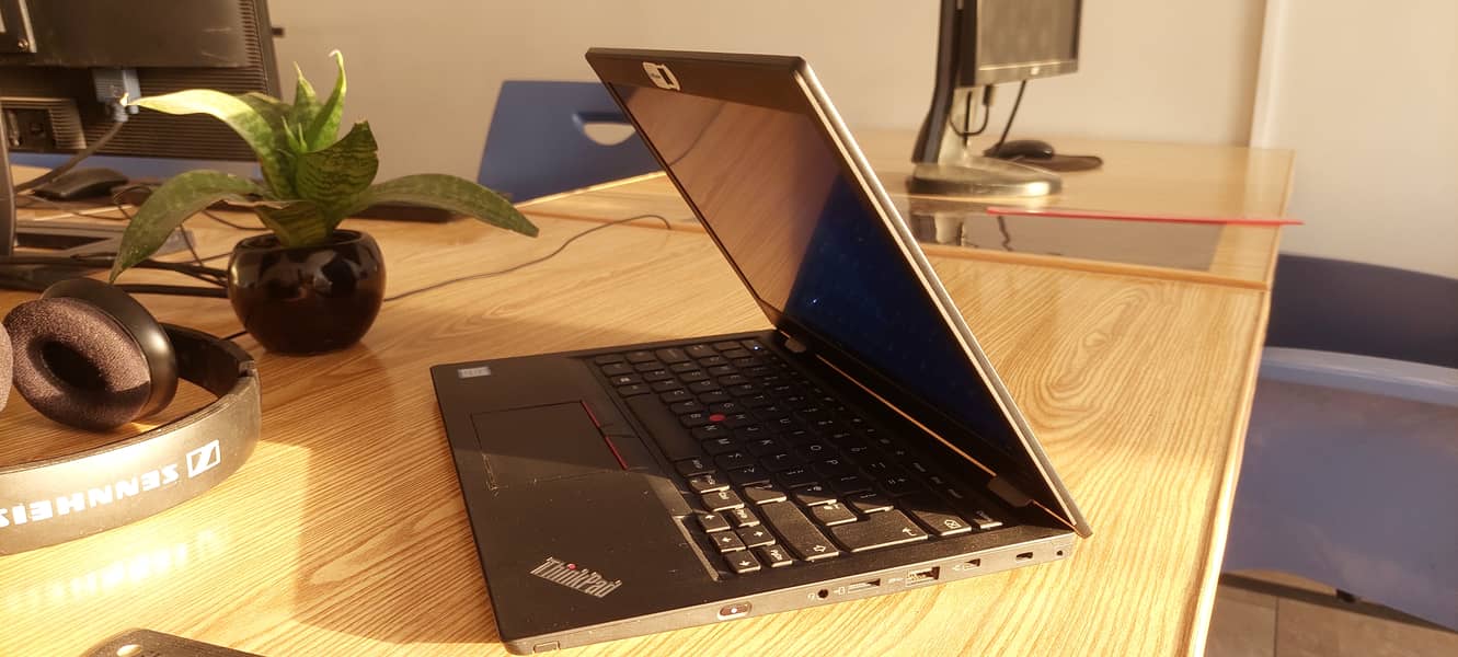 Lenovo L380 i5 8th gen 8gb 256gb touch screen 1