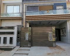 12 Marla House In Lahore Is Available For sale 0