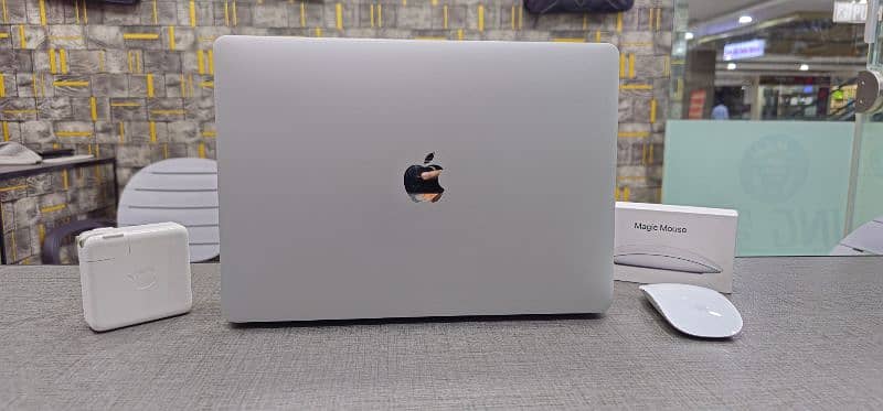 Apple Macbook Pro 2020 Core i5 8gb 512 6