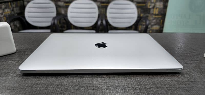 Apple Macbook Pro 2020 Core i5 8gb 512 13