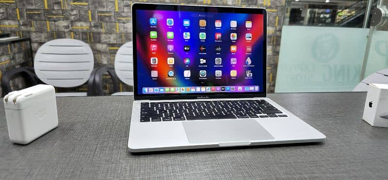 Apple Macbook Pro 2020 Core i5 8gb 512 19