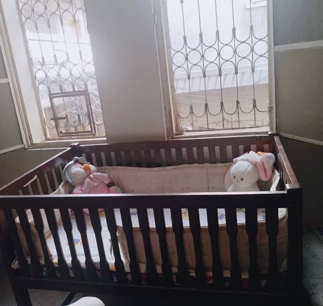 wooden baby cot 0