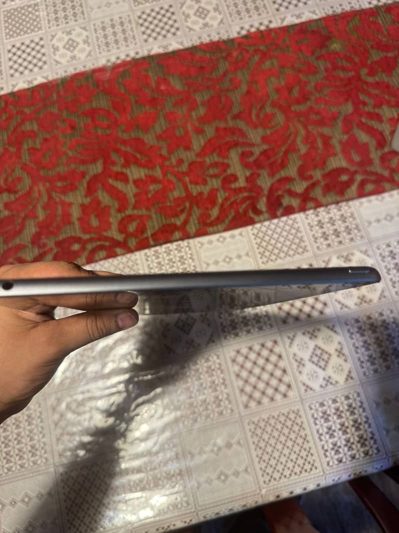 IPAD 6th GENERATION 10 BY 10 FOR SALE 1