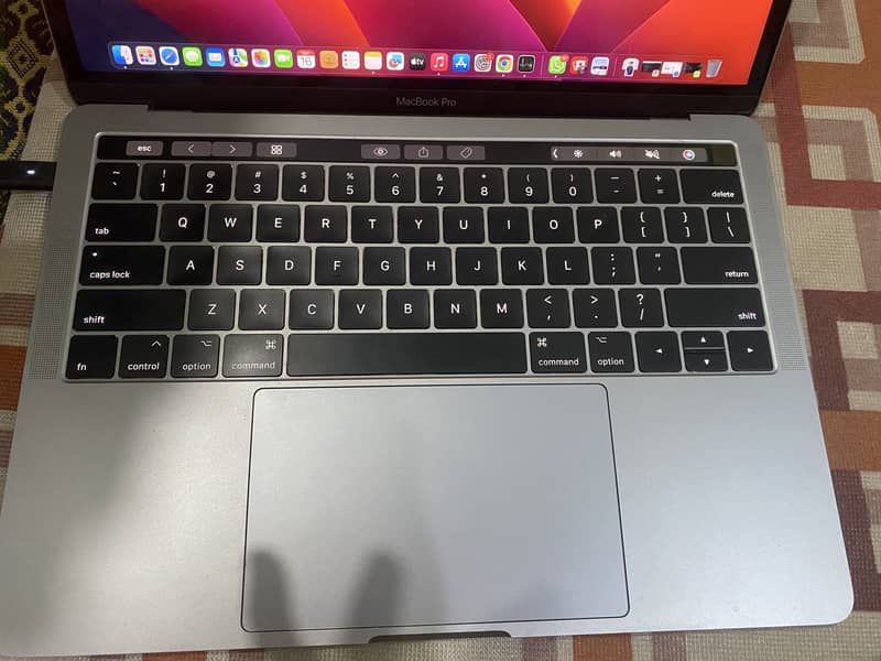 Macbook Pro 2017 8/256 SSD 1